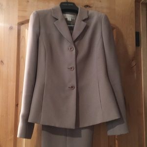 Business pant suit